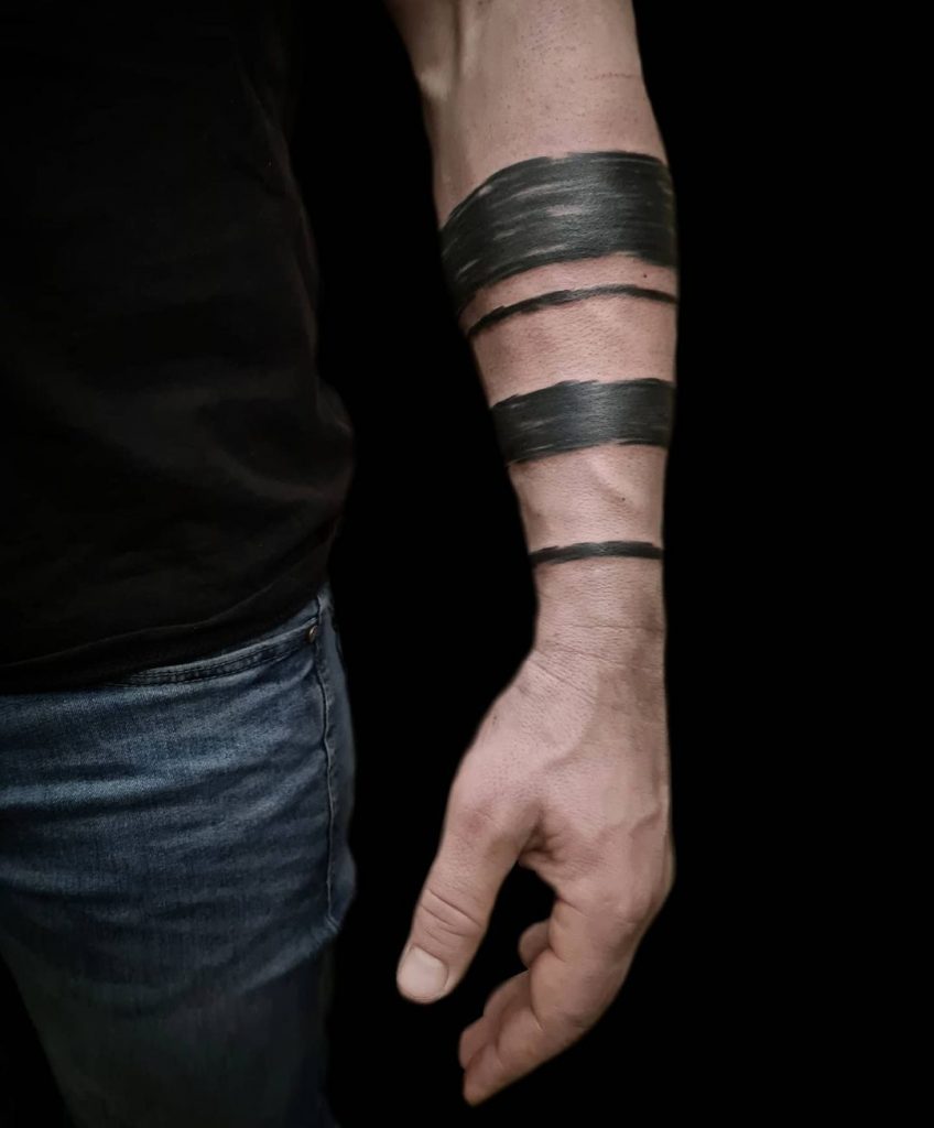 tatouage ligne tour de bras